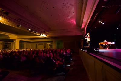 Amaury Vassili - Agrandir l'image 3 sur 29, fenêtre modale