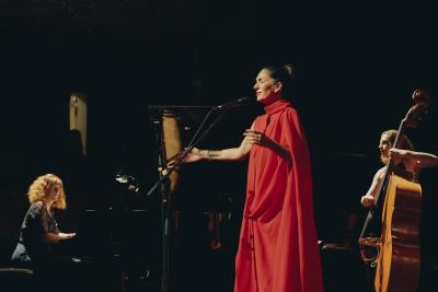 Ariana Vafadari - Agrandir l'image 65 sur 88, fenêtre modale