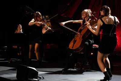 Salut Salon - Agrandir l'image 4 sur 5, fenêtre modale